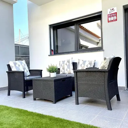 Semesterbostad Charming House With Garden In Quinta Do Conde, Air Conditioning Quinta do Conde